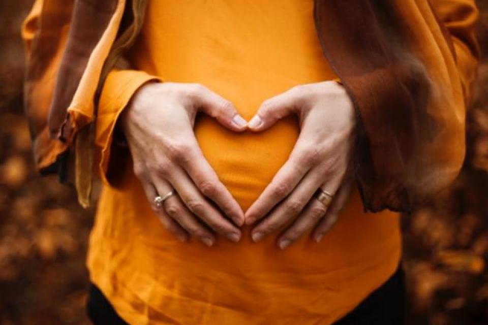 Soulagez vos douleurs de grossesse grâce au massage pour femme enceinte !