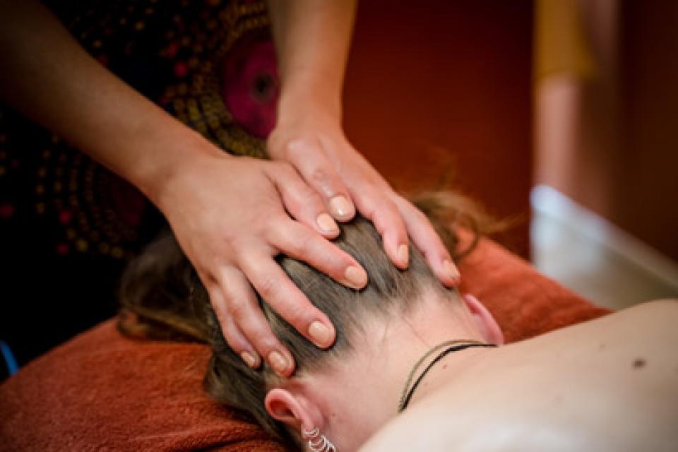 le massage crânien: lâcher prise et très bonne  qualité de sommeil.